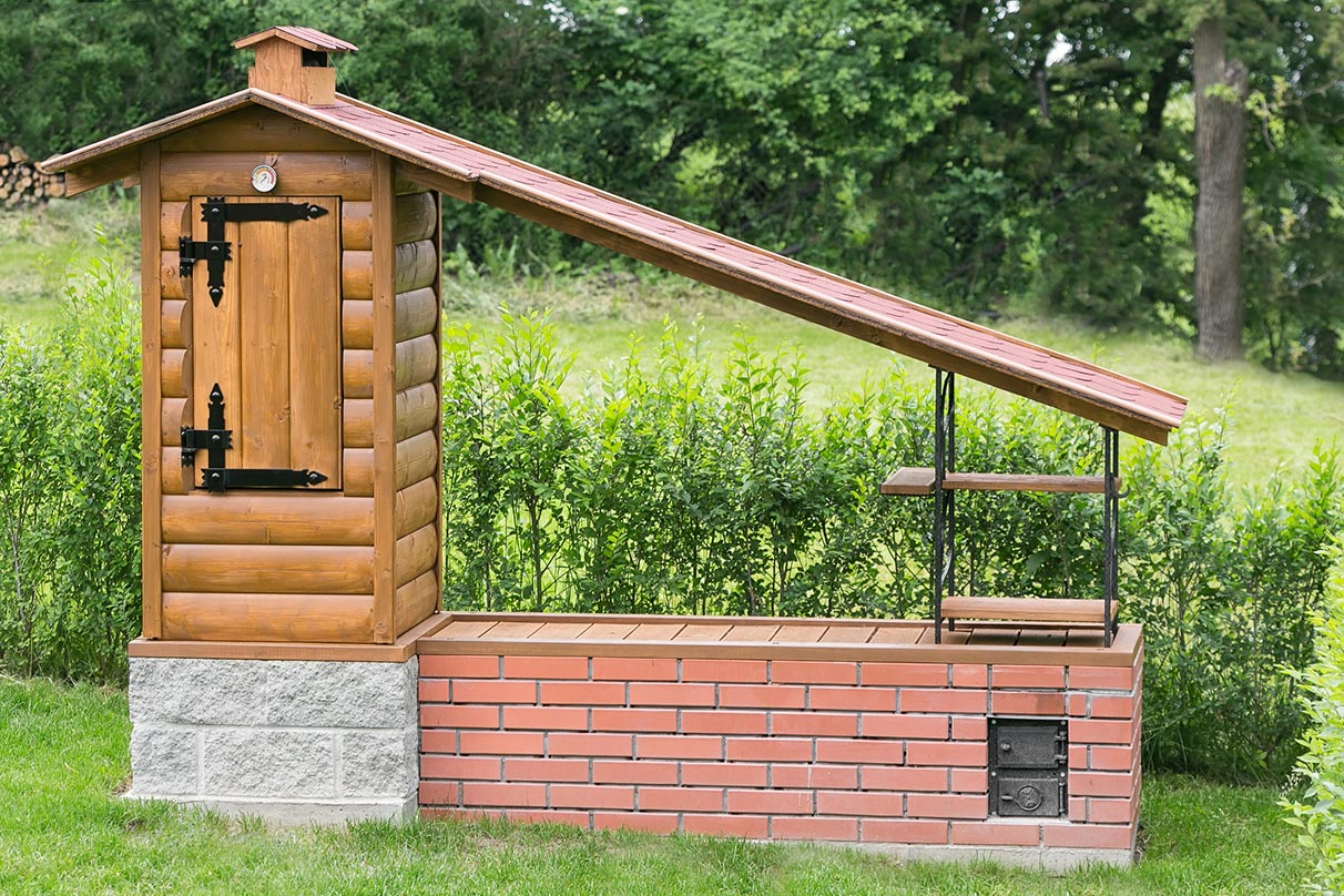 Hotová domáca záhradná udiareň