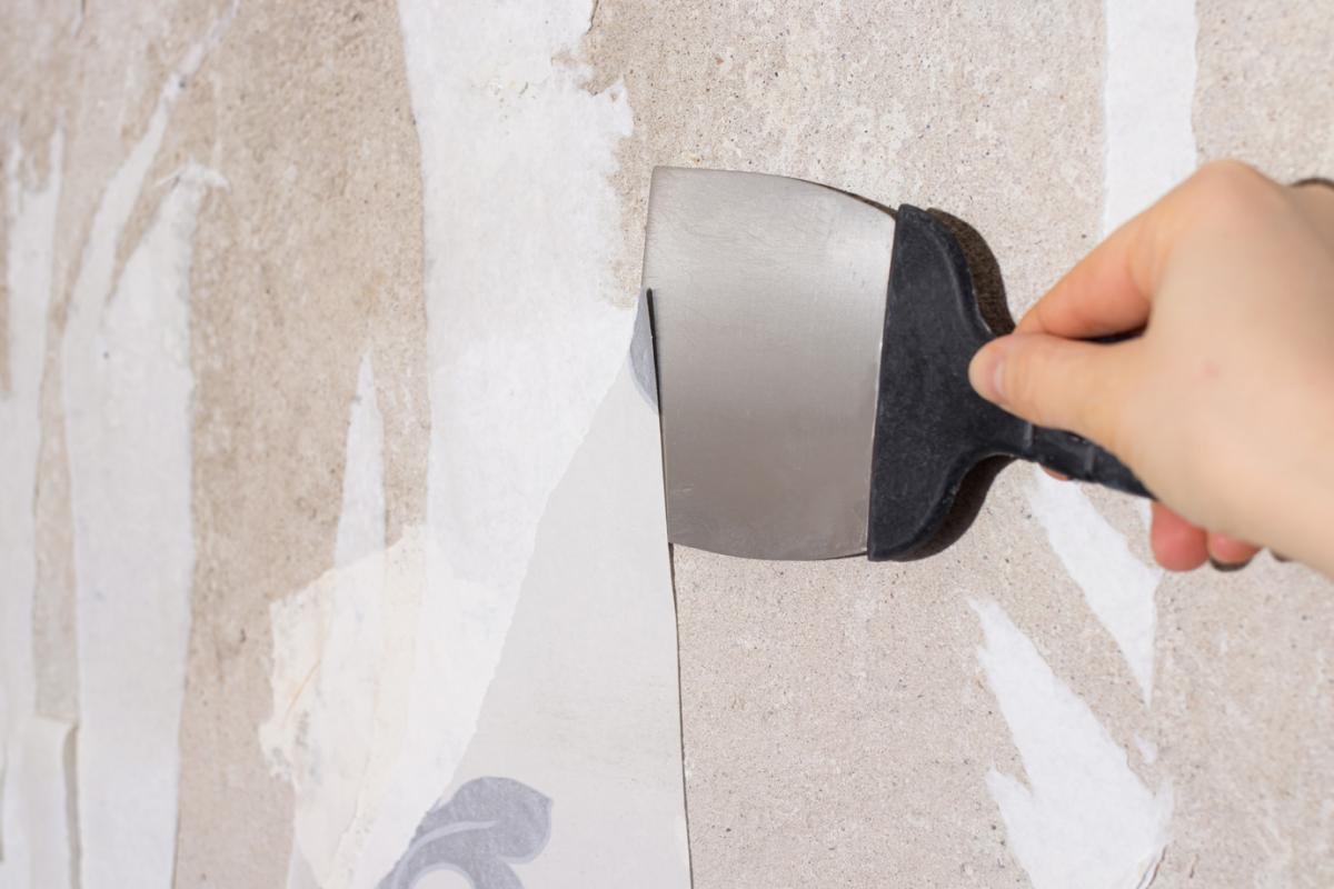 odstranovanie tapety zo steny